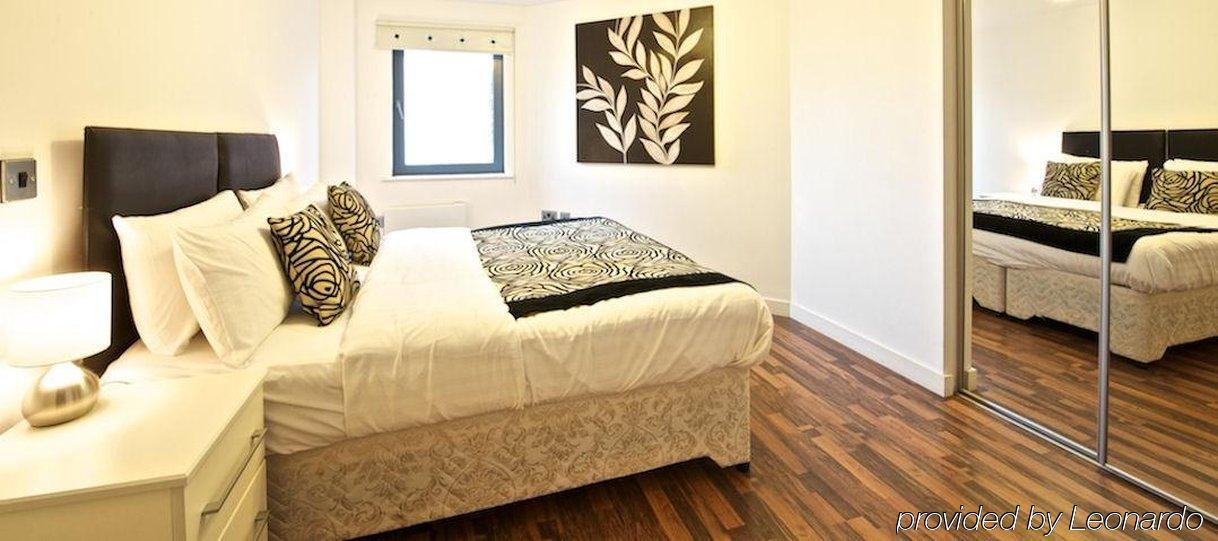 Dreamhouse Apartments Manchester City West Room photo
