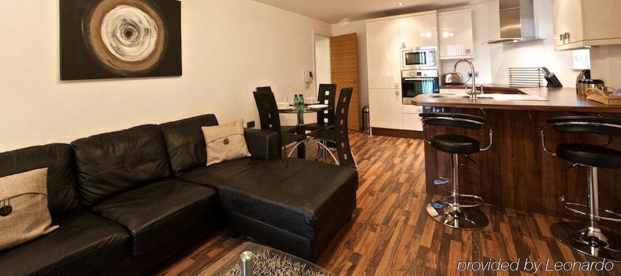 Dreamhouse Apartments Manchester City West Room photo