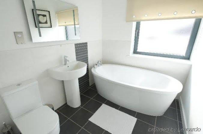 Dreamhouse Apartments Manchester City West Exterior photo