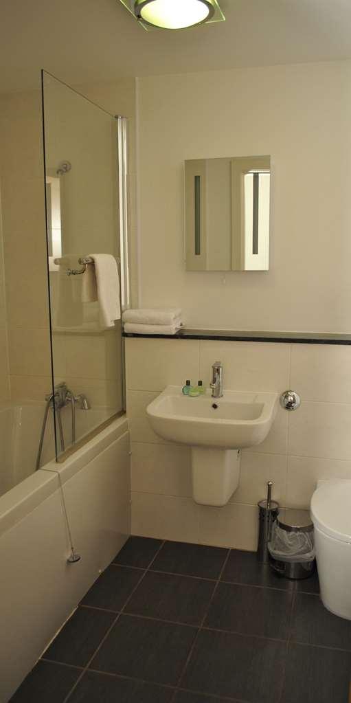 Dreamhouse Apartments Manchester City West Room photo