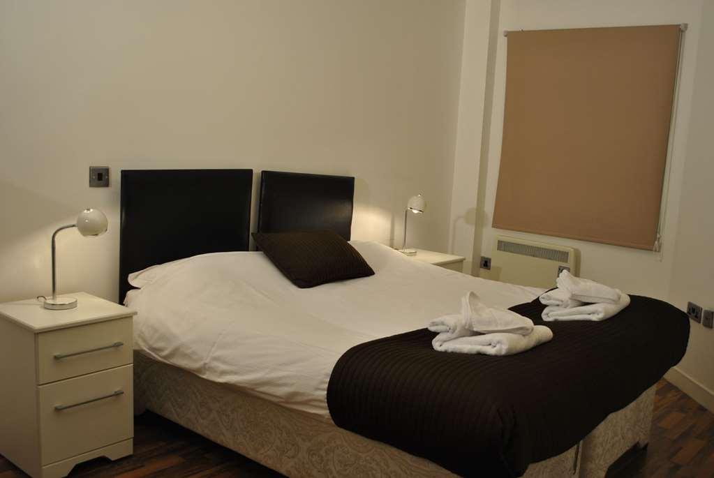 Dreamhouse Apartments Manchester City West Room photo