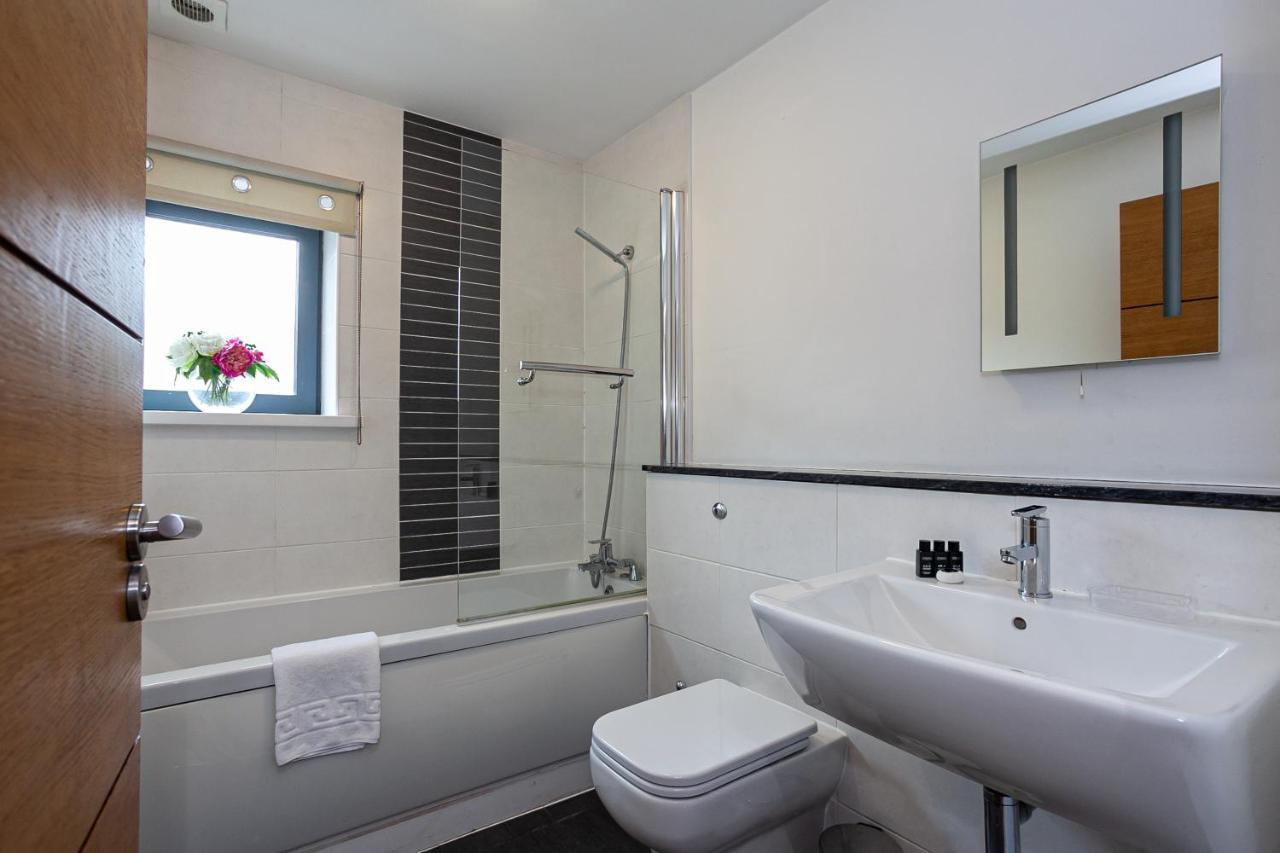 Dreamhouse Apartments Manchester City West Exterior photo